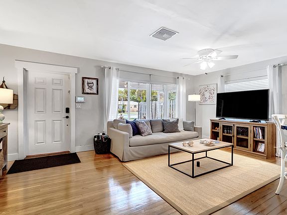 4th image of 6410 S Olive Avenue