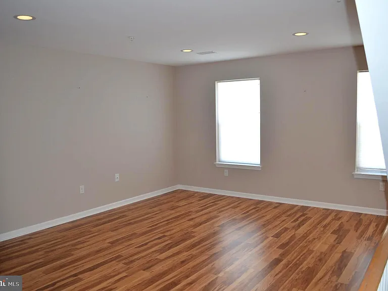 327 S Adams St — Photo 7