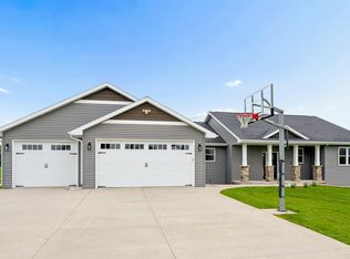 5168 Rushford Ave, Omro, WI 54963