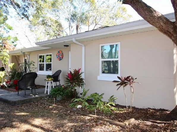 264 14th St NW, Largo, FL 33770