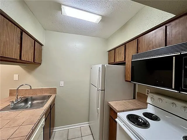 2330 Edenborn Ave #116 — Photo 9