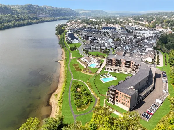 1 1st St #310, Oakmont, PA 15139