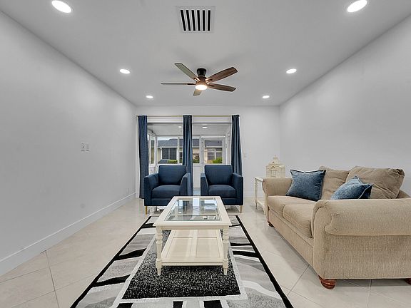 2nd image of 5043 Cresthaven Boulevard #F