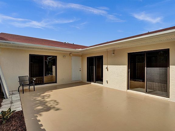 5th image of 4343 Woodstock Drive #B