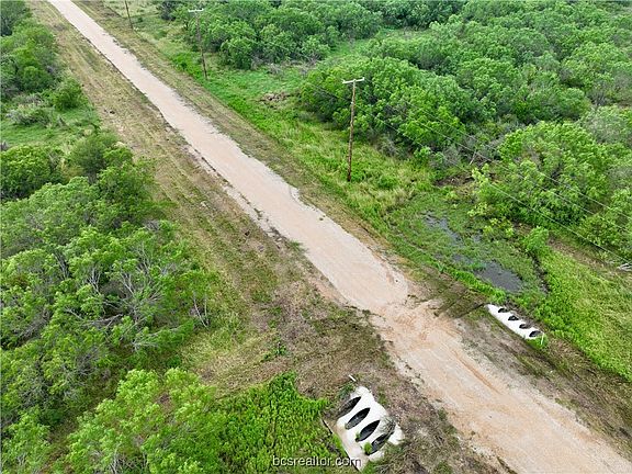 4th image of 16 Private Road Frio Ests