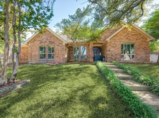 2208 Edgewater Ct, Bedford, TX 76021