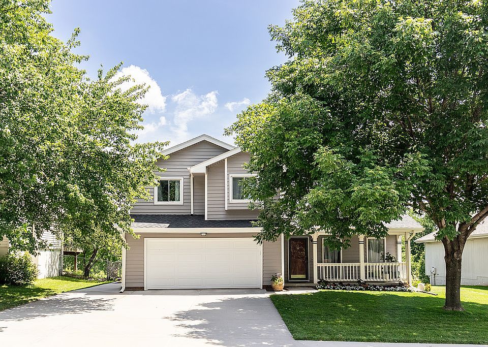 7523 S 137th Ave 3 car wide 