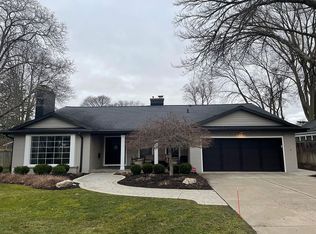 943 Santa Barbara Dr SE, East Grand Rapids, MI 49506