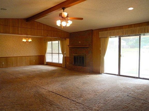 2nd image of 2202 Melissa Dr