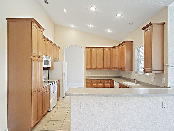 4th image of 10820 Masters Dr