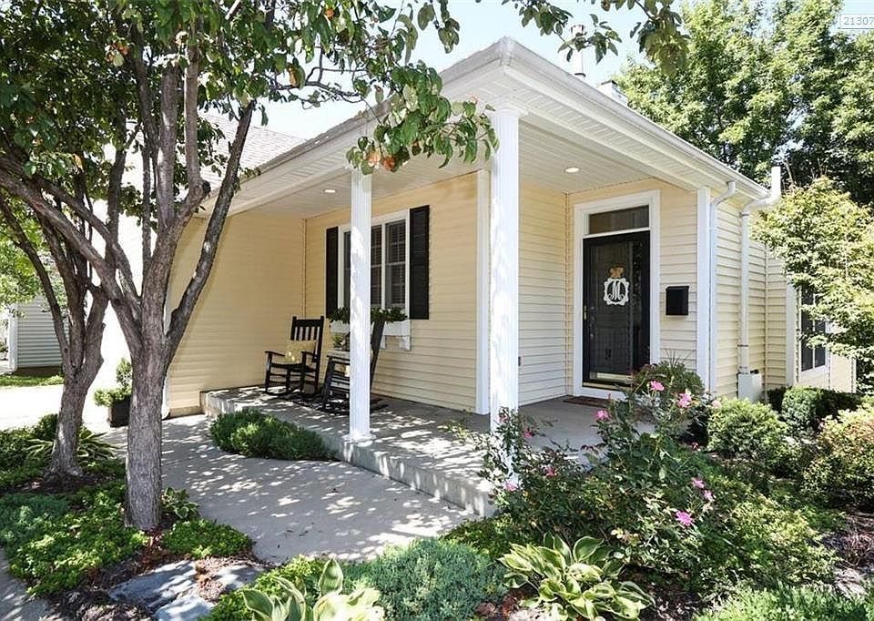 Welcome home! Absolutely charming, maintenance provided, Reverse 1.5