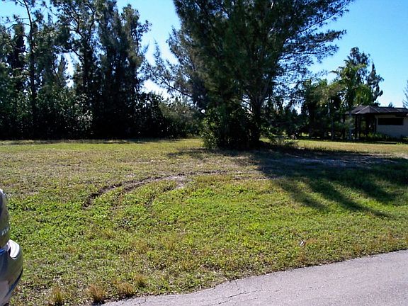4th image of 210 SE 20th St