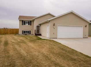 113 Montgomery Pl, Bismarck, ND 58504