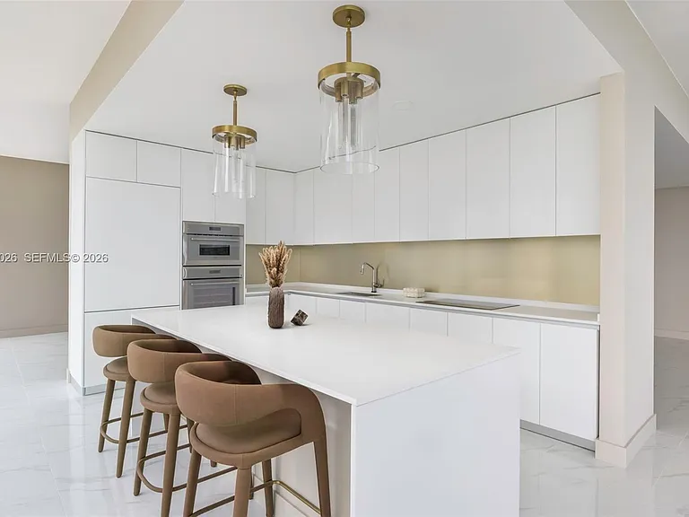 700 NE 24th St #Penthouse 5904 — Photo 4