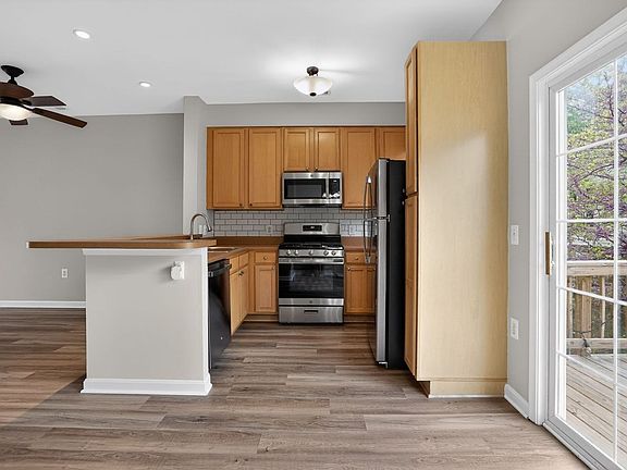5th image of 23185 Blackthorn Sq