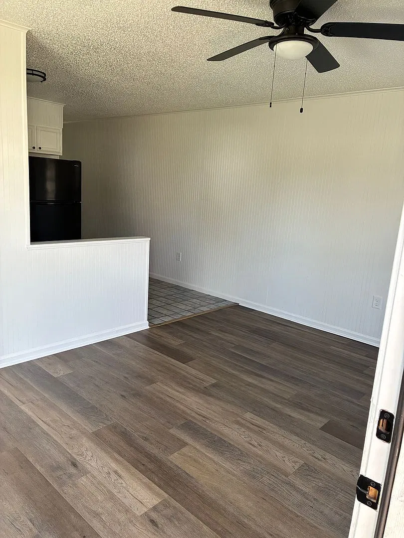 Fully remodeled, turnkey duplex unit in the heart of Bald Knob — Photo 4