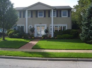 2990 Huntington Ct, Wantagh, NY 11793