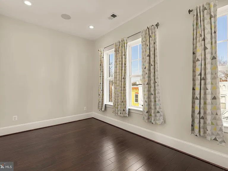 1609 Levis St NE — Photo 54