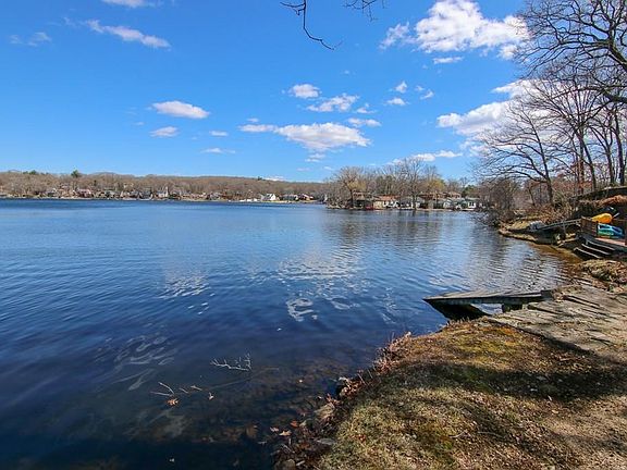 2nd image of 141 Lakeshore Dr