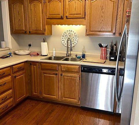 3rd image of 484 Lochmere Dr