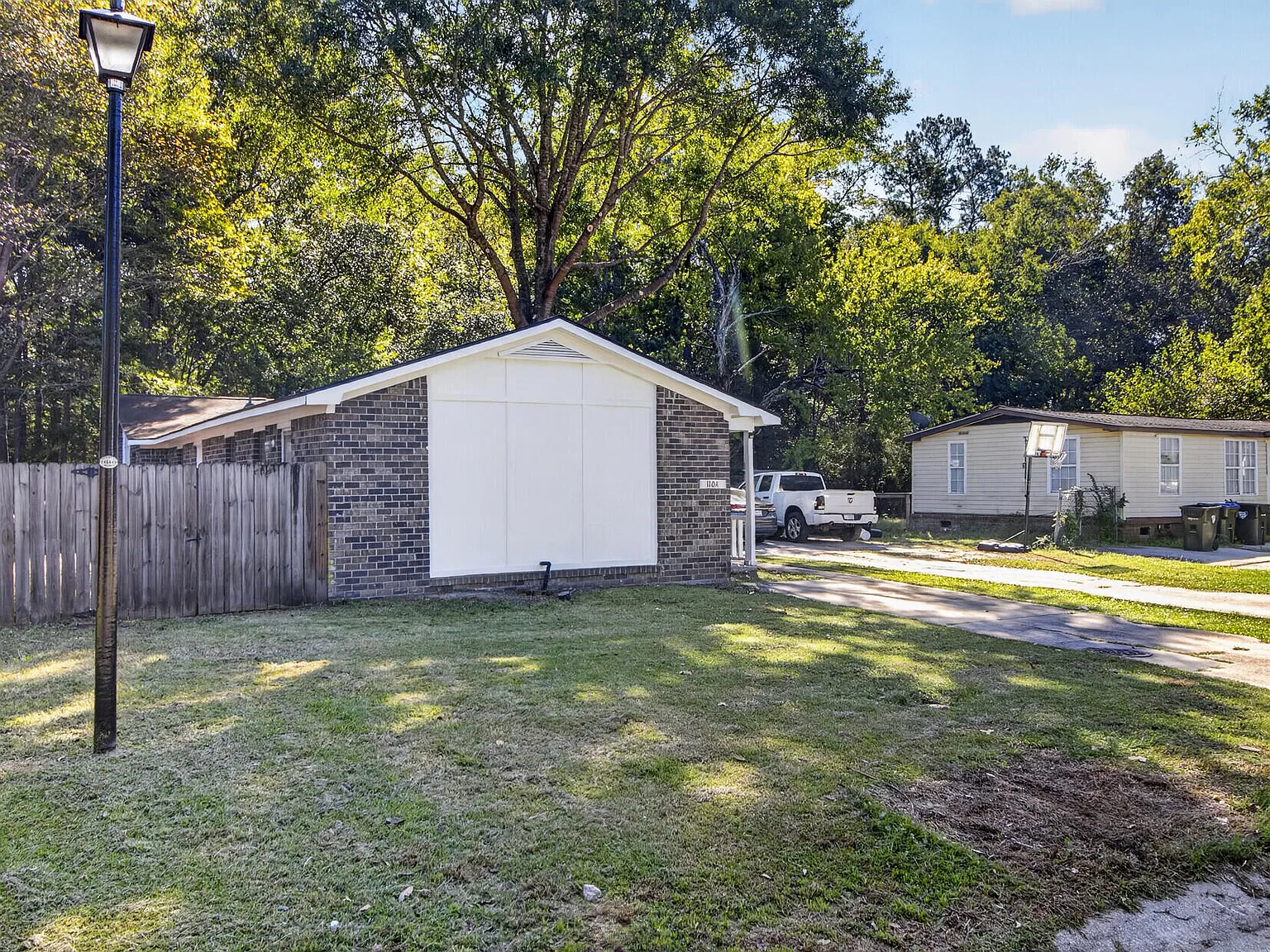 3 bed, 2.0 bath, 1250 sqft, $1,850 — Photo 2