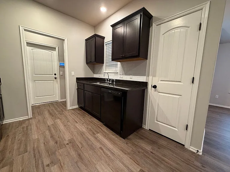 404 Chalk Hill Ct — Photo 14
