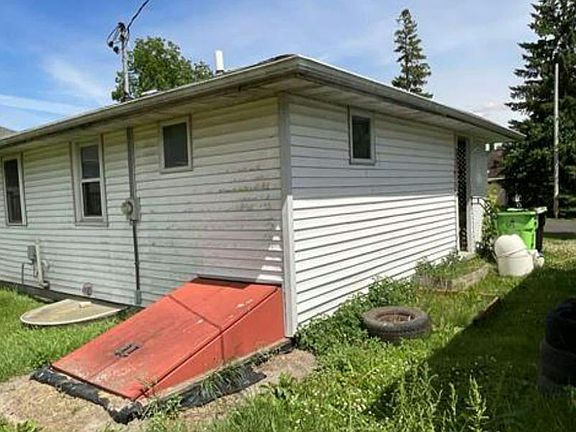 2nd image of 419 2nd St