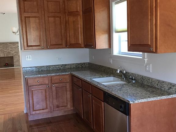 5th image of 1315 Bradley Cir
