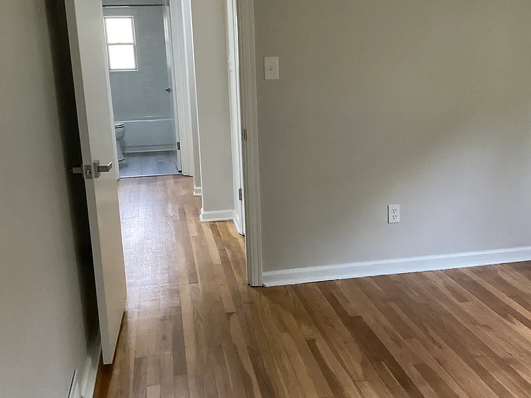 5238 Middle Rd — Photo 10