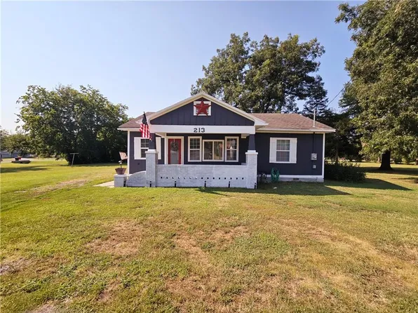 213 S 5th St, Arma, KS 66712