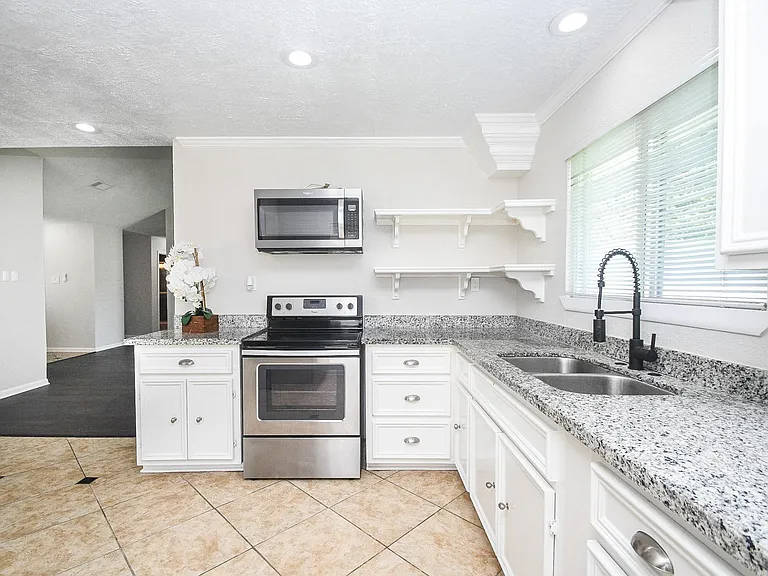 6906 Grant Dr — Photo 11
