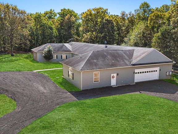 4th image of 141 Yorketown Rd