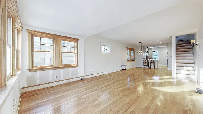 Sold by Remax City Square | media 3