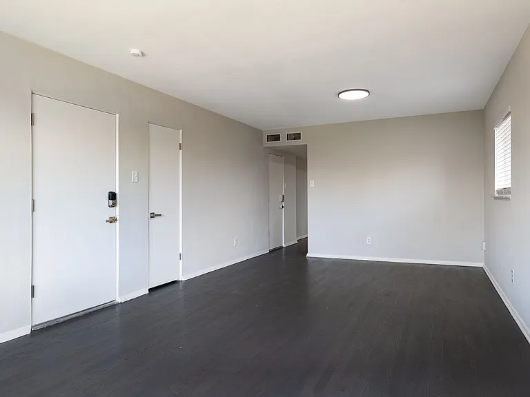 Lindenwood Heights Apartments — Photo 13