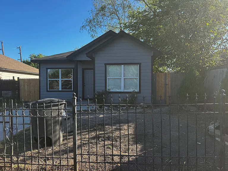 4806 Fortuna Pl — Photo 2