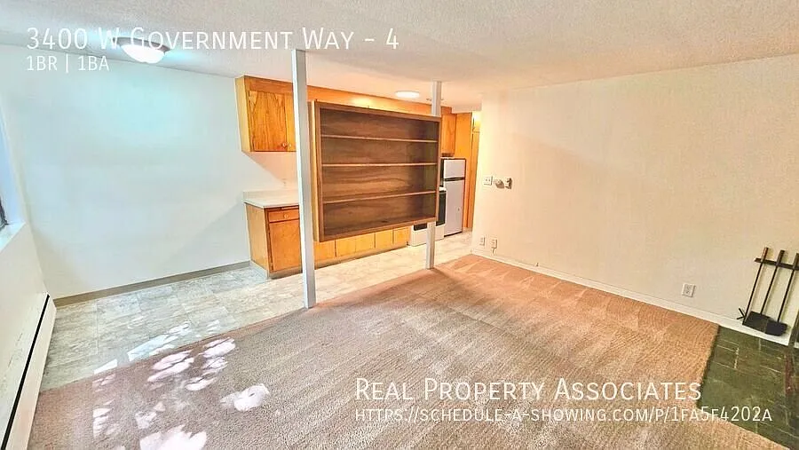 Cozy 1-Bedroom A Walk Away From Discovery Park! **Yard Space and Parking Space Included — Photo 3