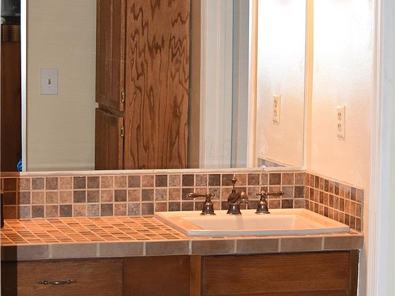 4th image of 13626 Falmouth Ave