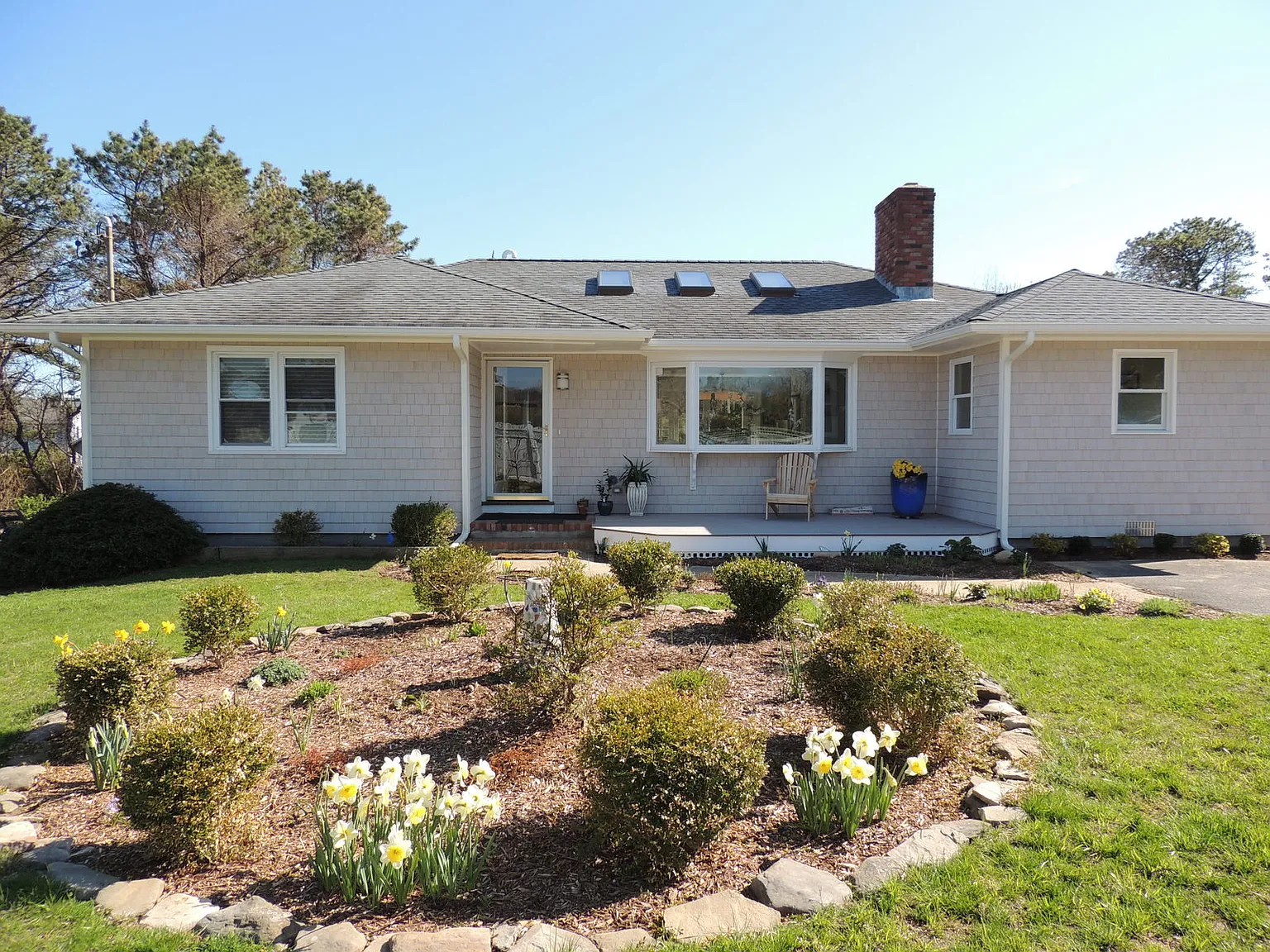 Exquisite Four-bedroom, Three-bath House — Photo 4