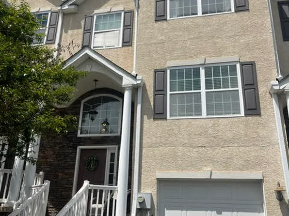 2212 Rising Hill Rd, Whitehall, PA 18052