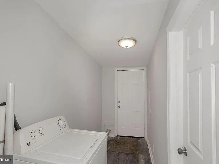 307 S 3rd St — Photo 22