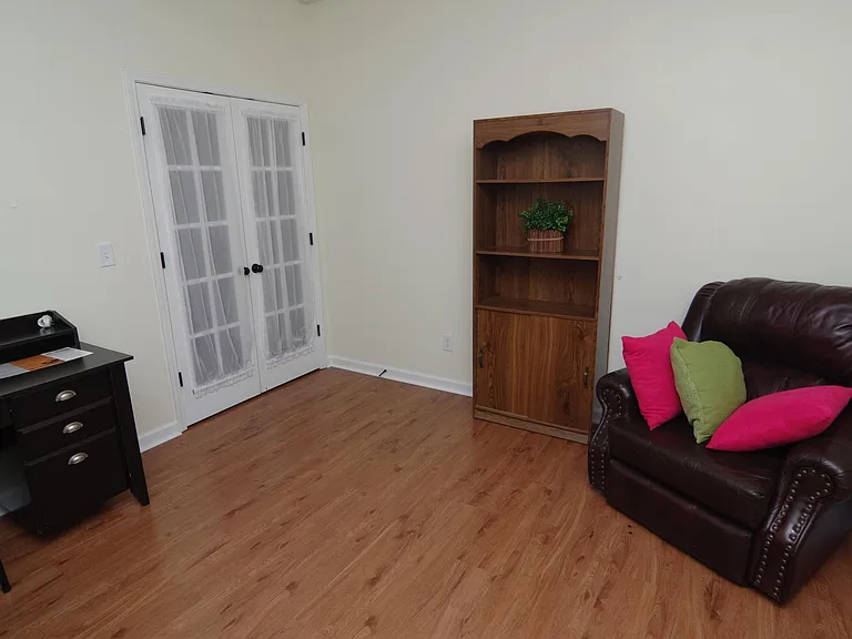 212 Glossy Green Ln — Photo 13