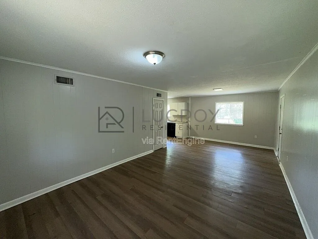 4 bed, 1.0 bath, 1292 sqft, $1,000 — Photo 3