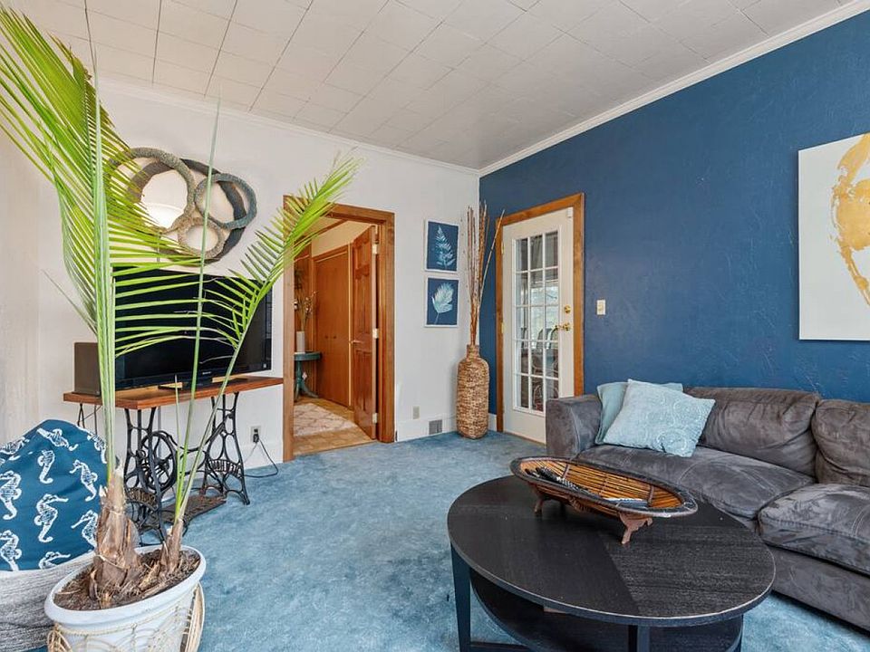 1st image of 866 E Hill Dr House Id1049453p