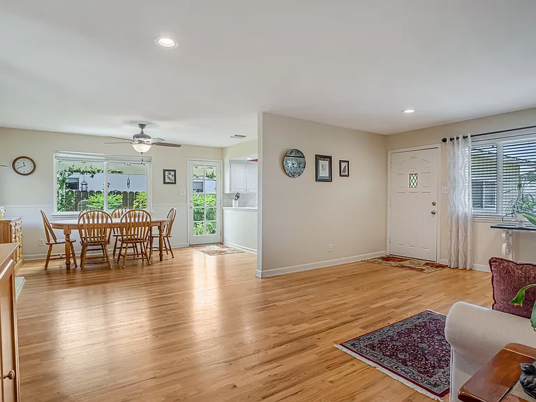 2545 Dewitt Ave — Photo 9