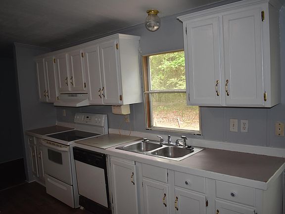 2nd image of 711 Fairview Dr