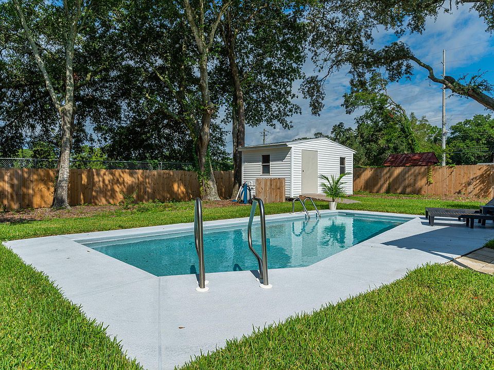 1st image of 374 SW Coral Drive