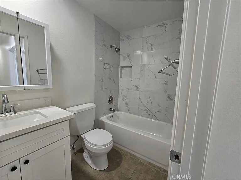 160 Greentree Ln — Photo 11
