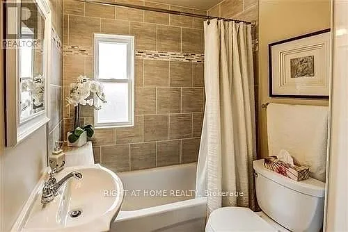 32 Florens Ave — Photo 9