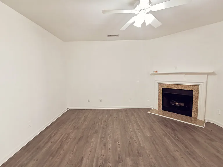 2073 Executive Dr — Photo 6