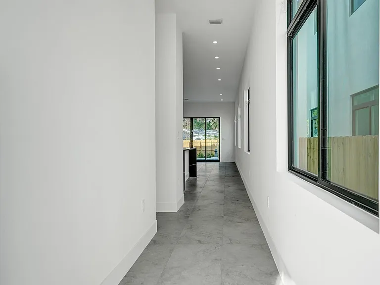 604 SW 7th Ave — Photo 5